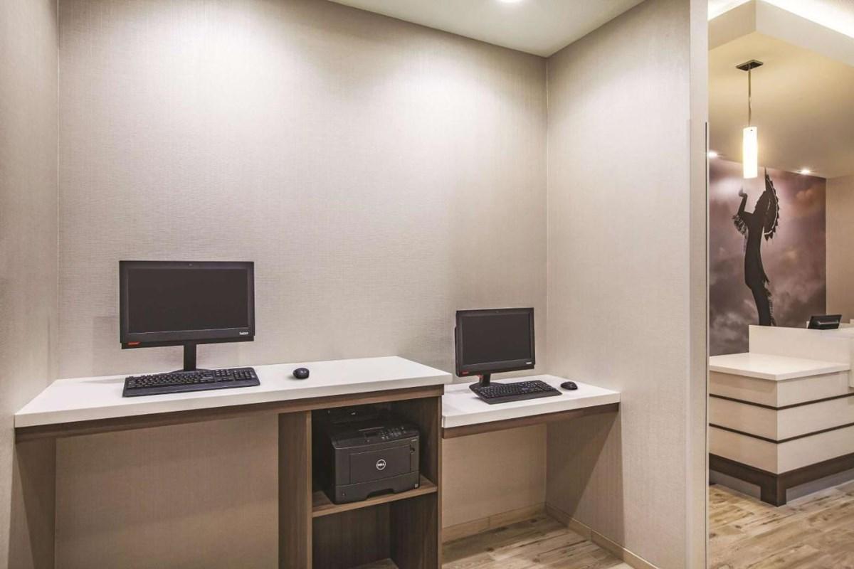 La Quinta By Wyndham Omaha Airport Downtown Hotel Carter Lake Екстериор снимка