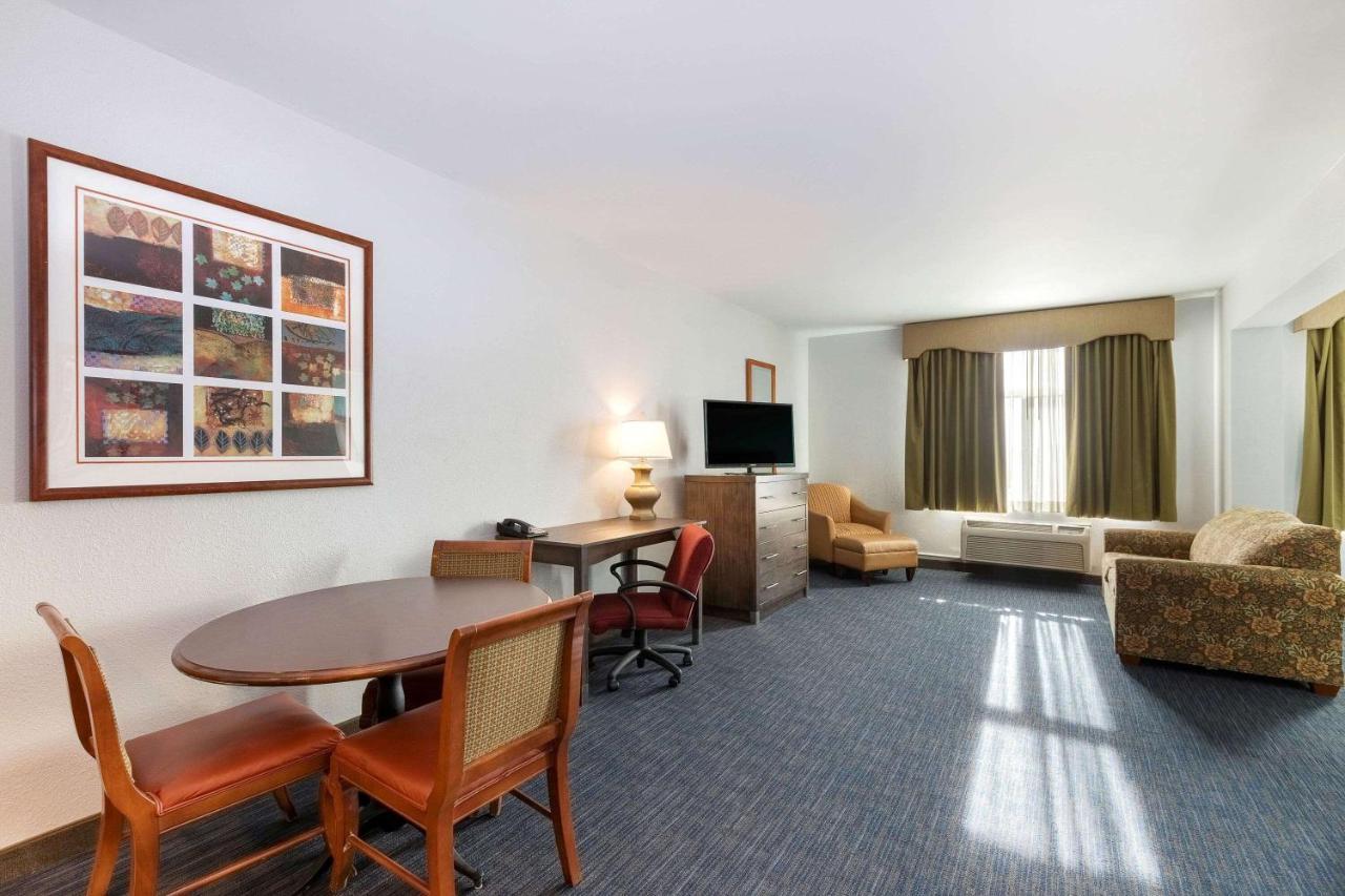 La Quinta By Wyndham Omaha Airport Downtown Hotel Carter Lake Екстериор снимка