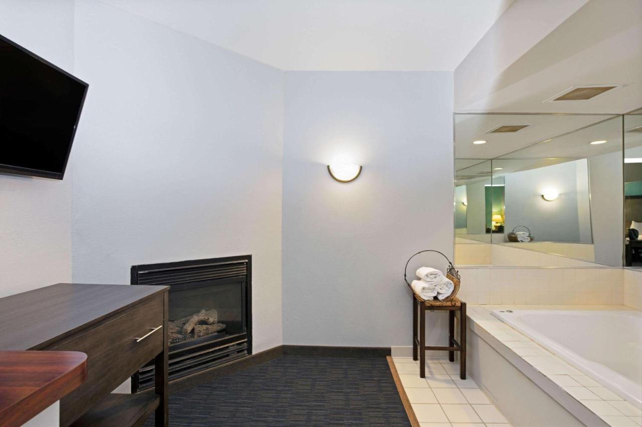 La Quinta By Wyndham Omaha Airport Downtown Hotel Carter Lake Екстериор снимка